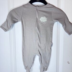 Badgley Mischka Baby Footed Sleeper 3–6M Gray Neutral Cloud Embroidered